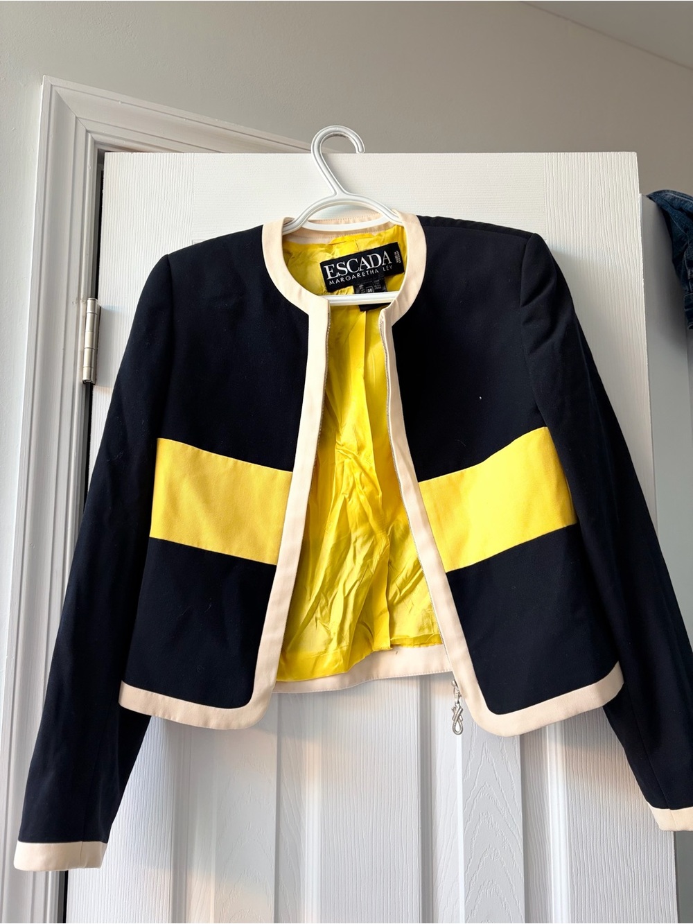 Escada vintage Navy & Yellow Cropped Boxy blazer